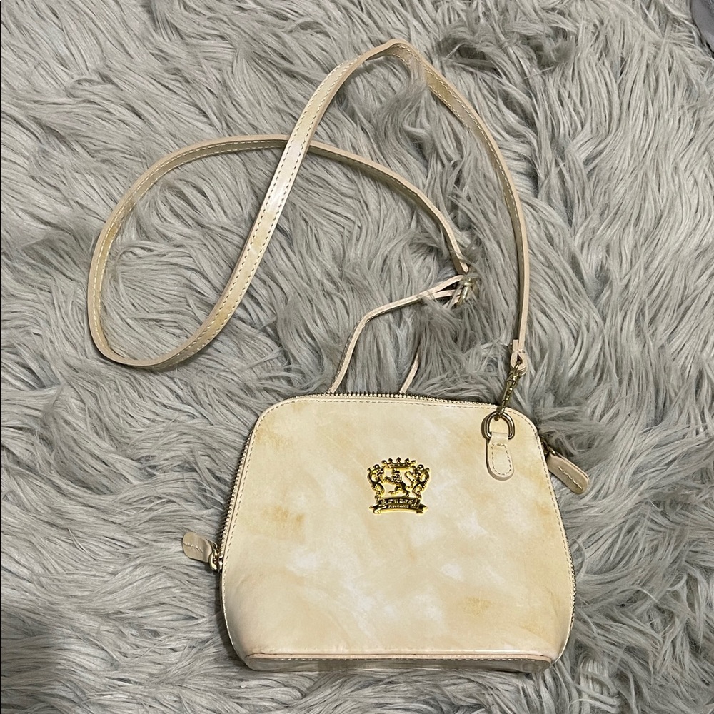 Chic Cream Crossbody Bag with Gold Accent